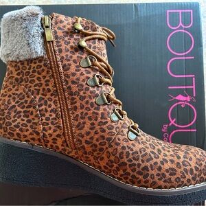 Corkys Fox Bay Small Leopard Boot - New - Size 9